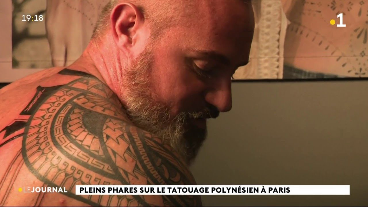 Plein phare sur le tatouage polyn&eacute;sien &agrave; Paris.